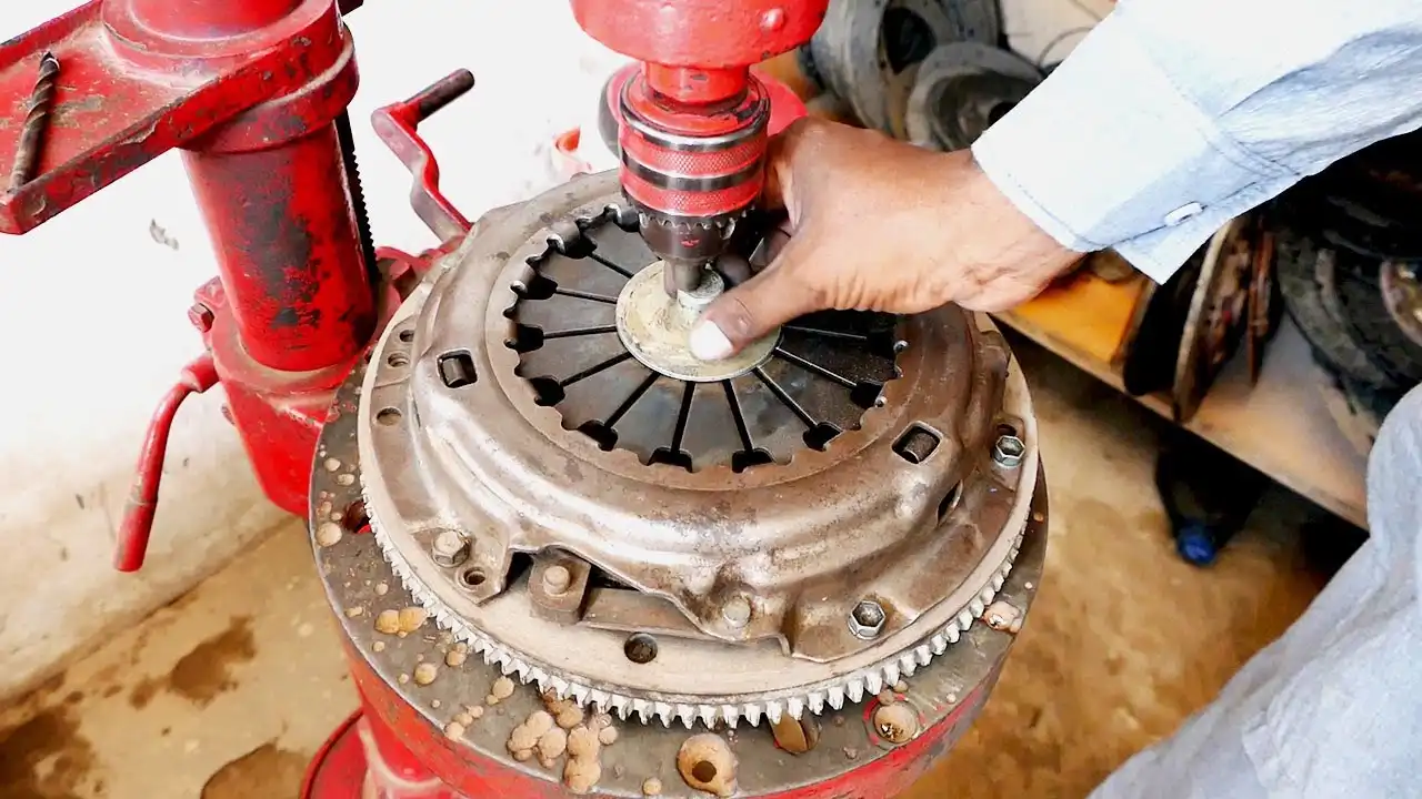 Car Clutch Replacement Job Is Done By Our Mechanic Of London